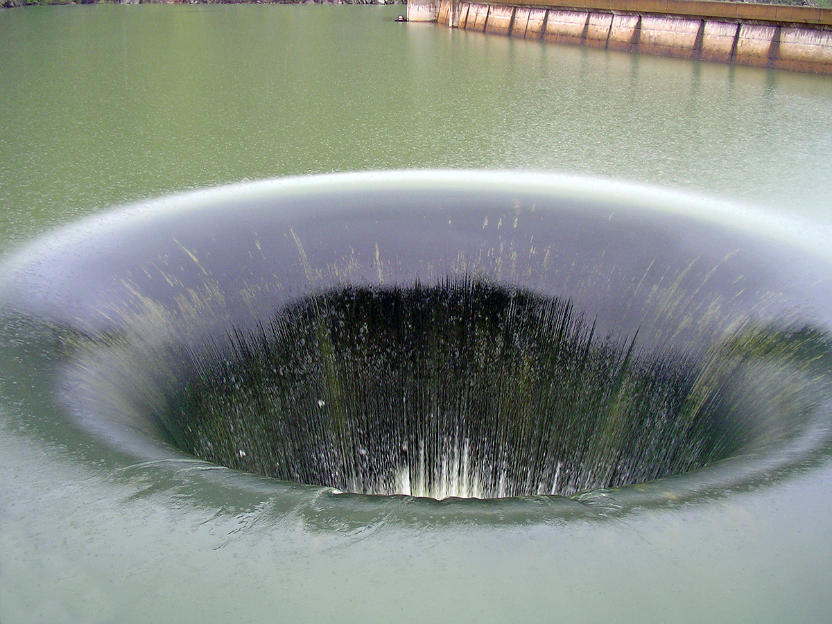 2006-03.LB Spill 006_28x21 (ID 154631) Glory Hole